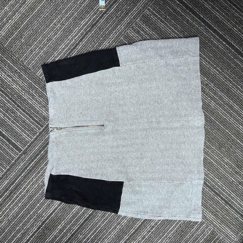 Mo:vint By Anthropologie Gray Black‎ Mini Skirt EUC Size XS
